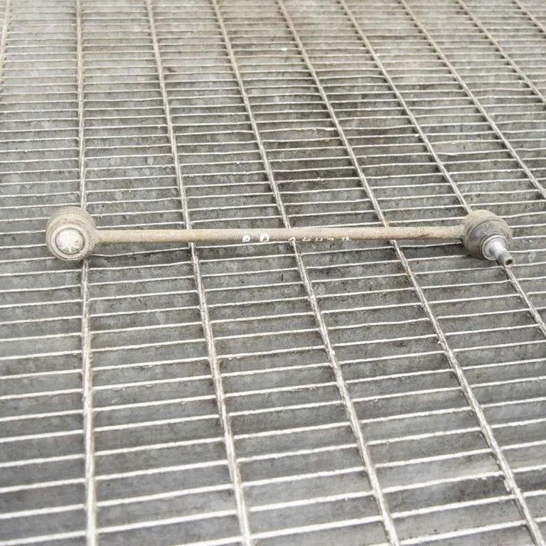 Priekinė stabilizatoriaus traukė