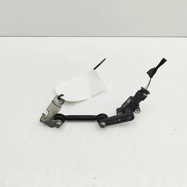 Galinės pakabos aukščio daviklis