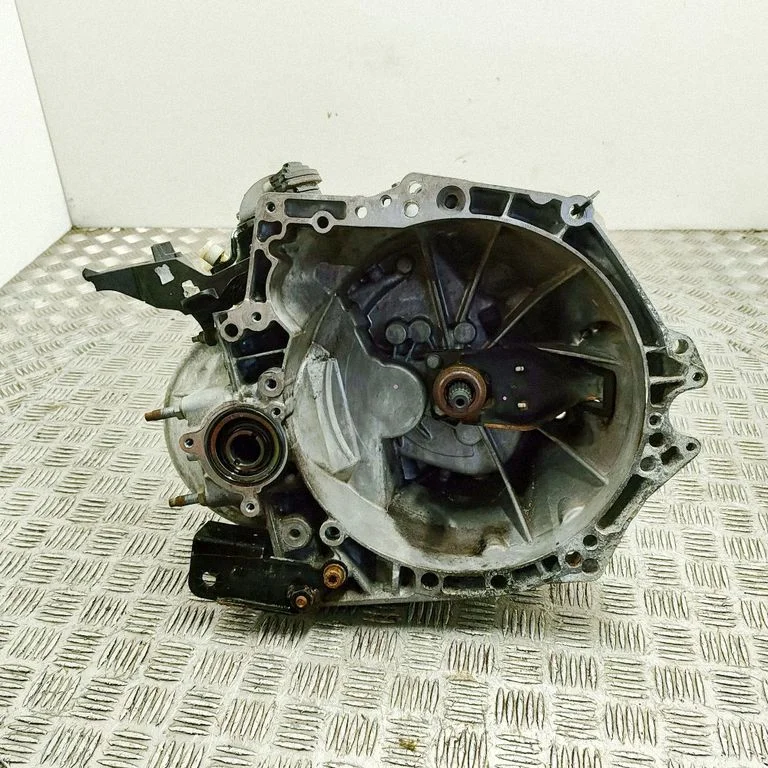 Mechaninė 6 pavarų dėžė
