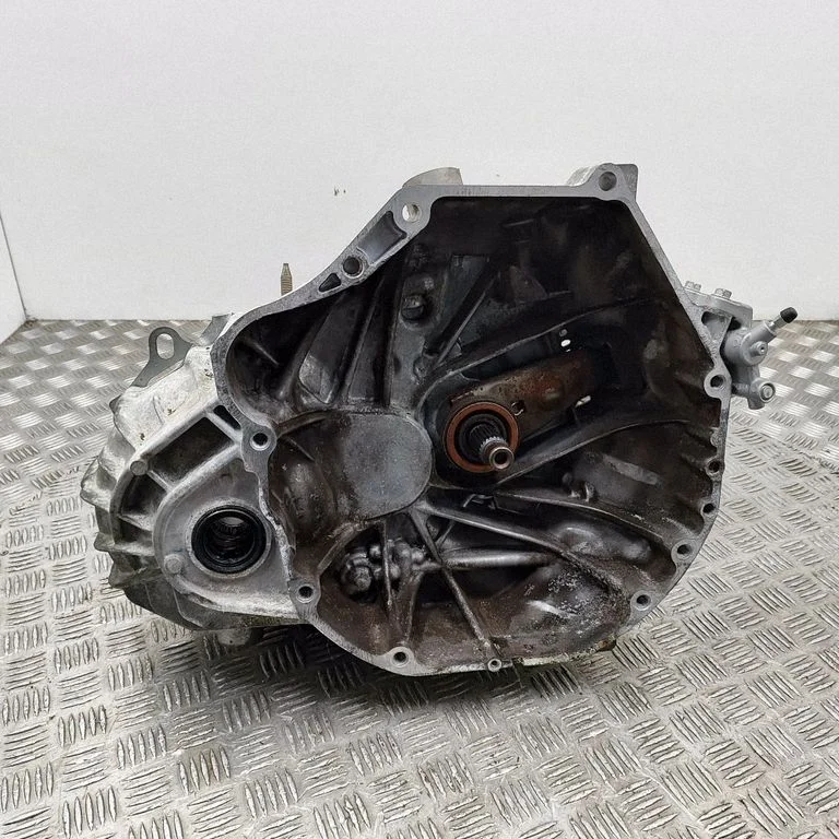 Mechaninė 6 pavarų dėžė