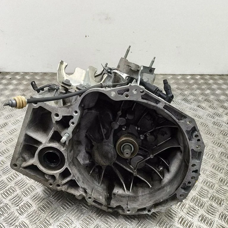 Mechaninė 6 pavarų dėžė