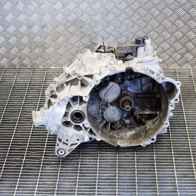 Mechaninė 6 pavarų dėžė