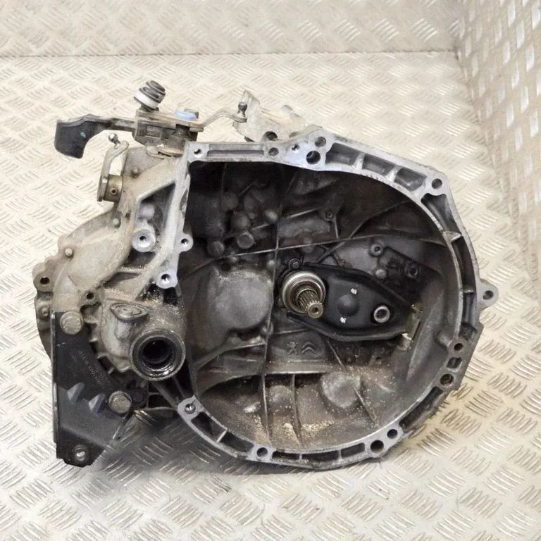 Mechaninė 6 pavarų dėžė
