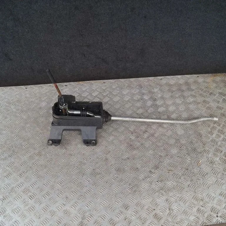 Pavarų perjungimo mechanizmas (kulisa)