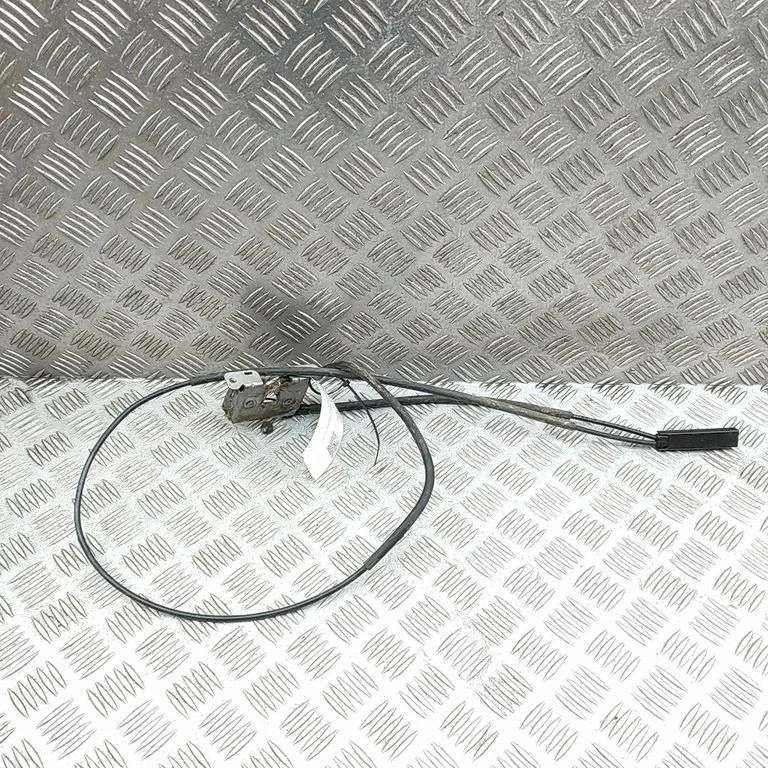 Spyna variklio dangčio