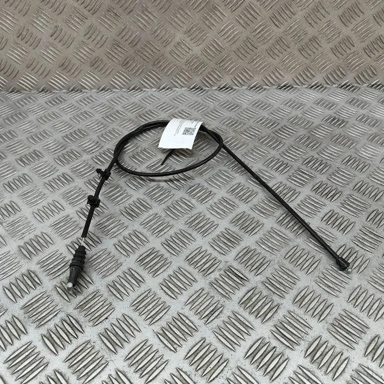 Troselis variklio dangčio spynos