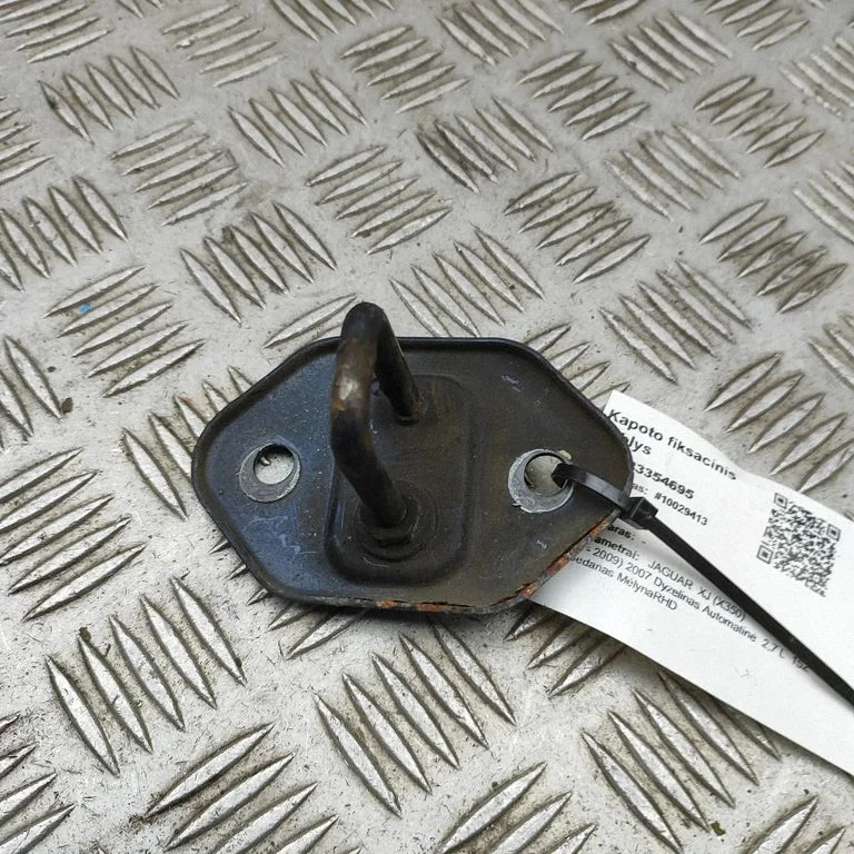 Kilpa variklio dangčio spynos