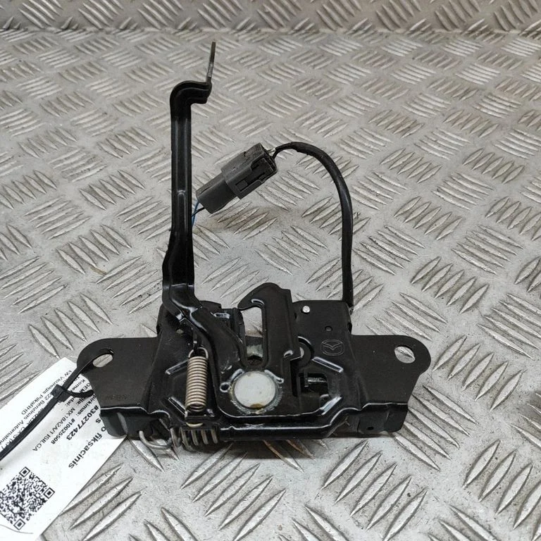 Kilpa variklio dangčio spynos
