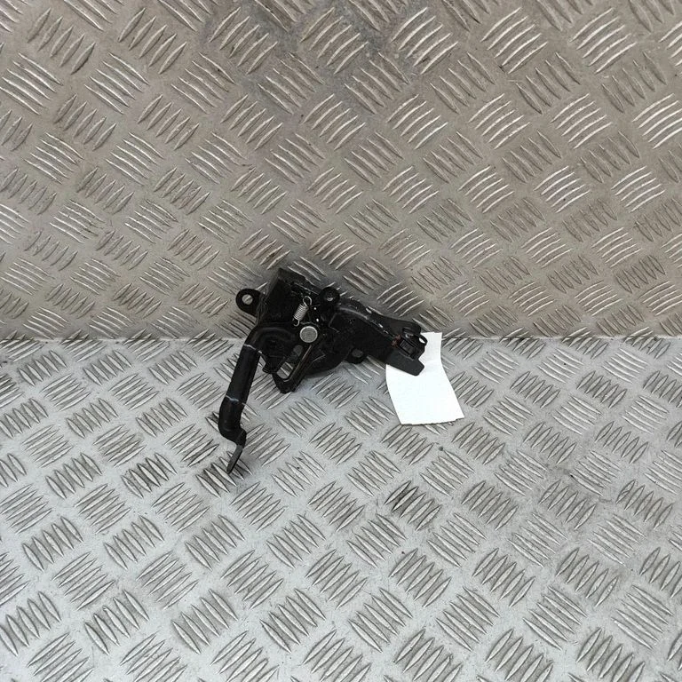 Kilpa variklio dangčio spynos
