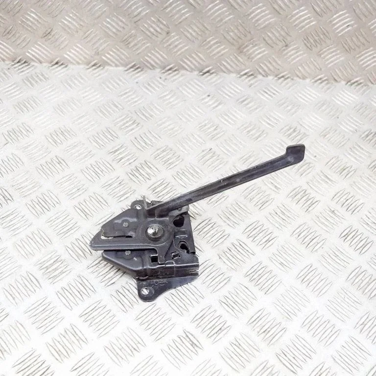 Kilpa variklio dangčio spynos