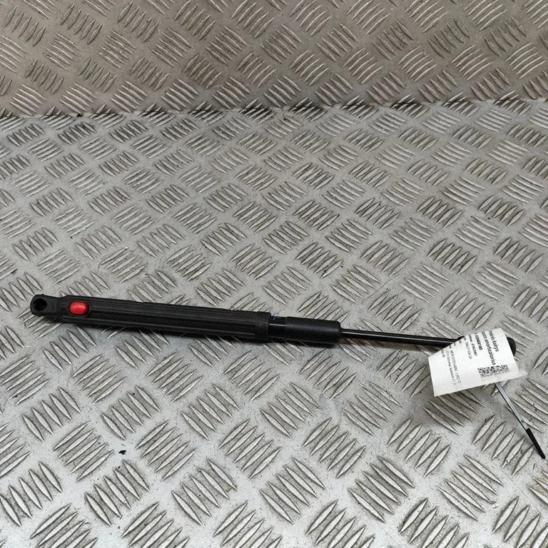 Amortizatorius variklio dangčio
