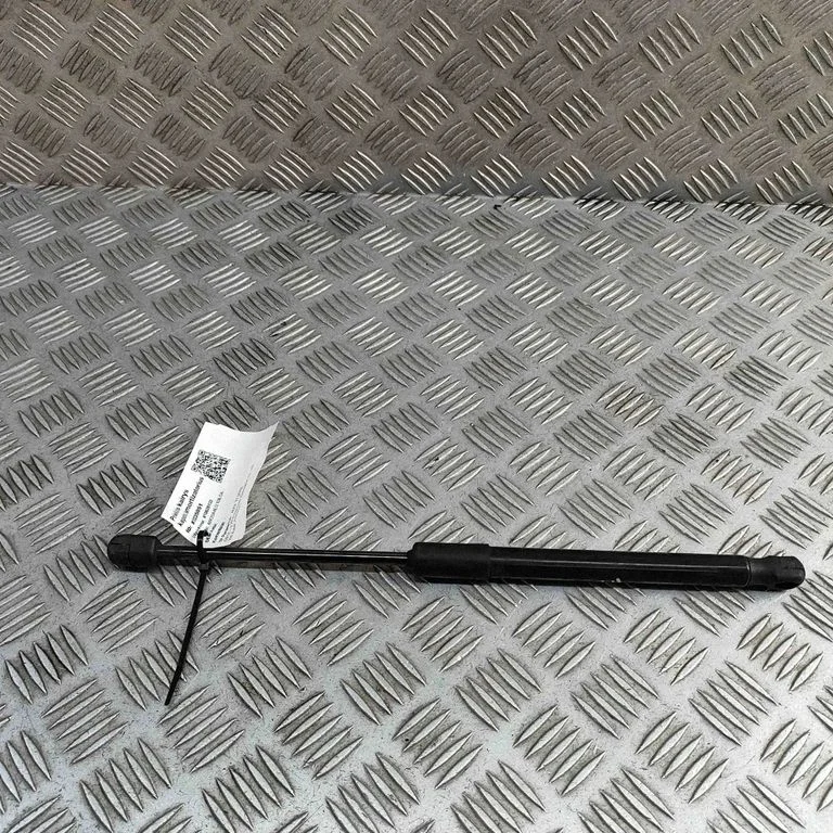 Amortizatorius variklio dangčio