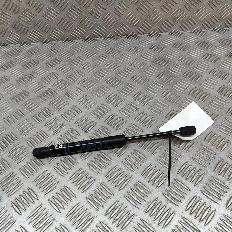 Amortizatorius variklio dangčio