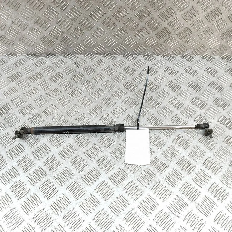 Amortizatorius variklio dangčio