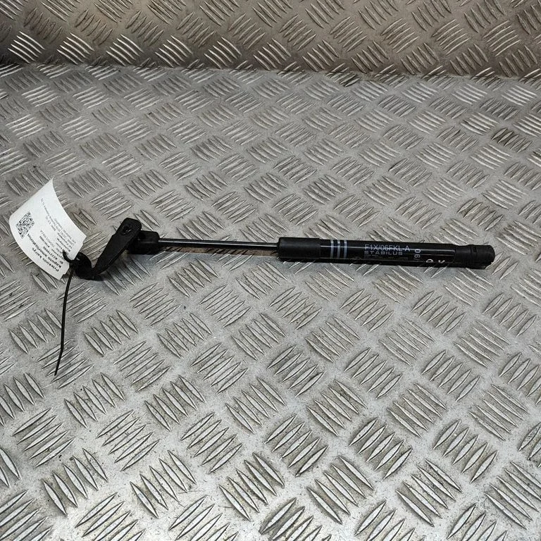 Amortizatorius variklio dangčio