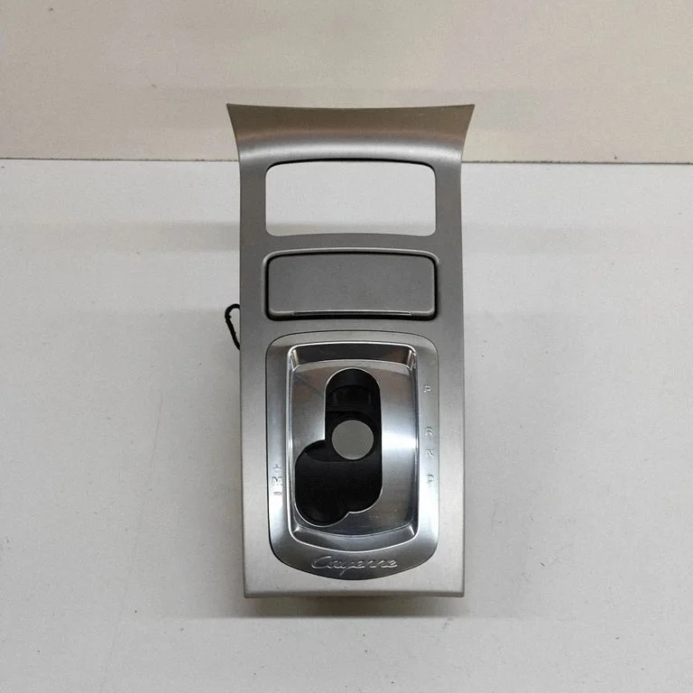Pavarų perjungimo svirties apdaila (plastikinė)