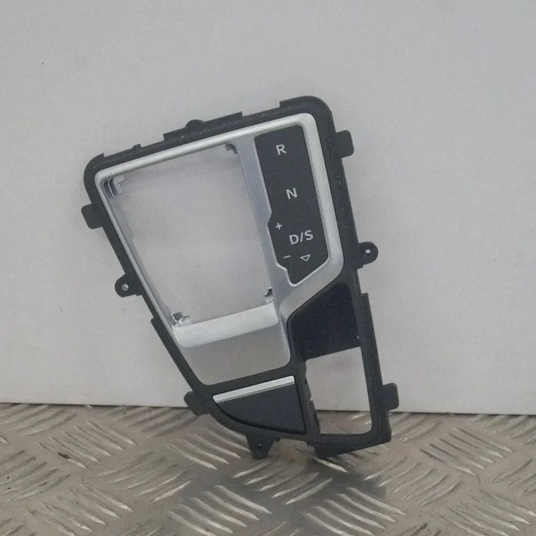 Pavarų perjungimo svirties apdaila (plastikinė)