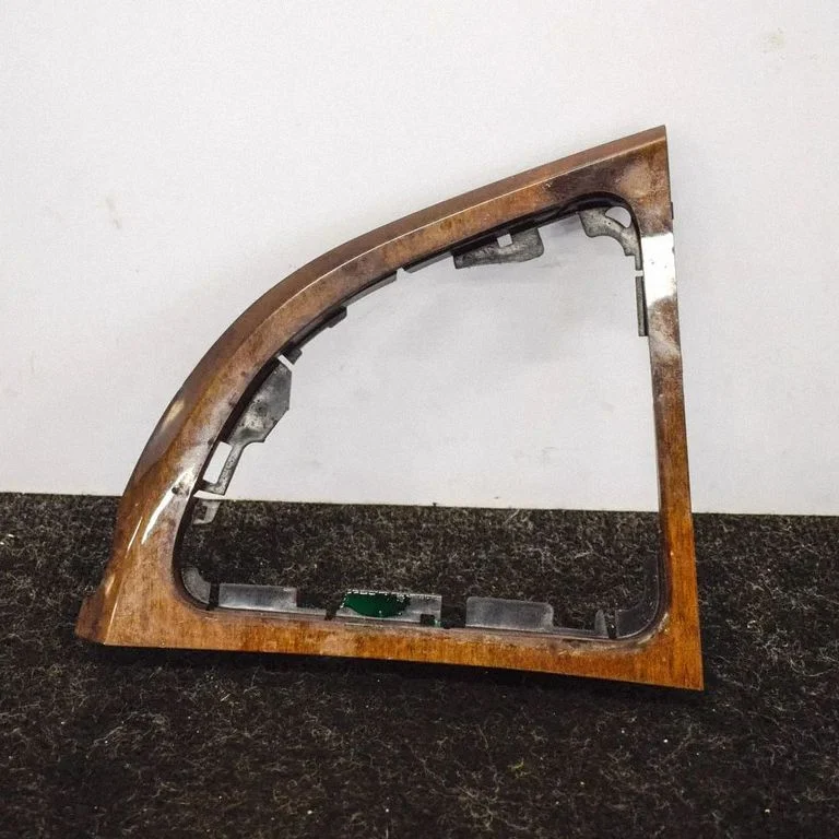 Pavarų perjungimo svirties apdaila (plastikinė)