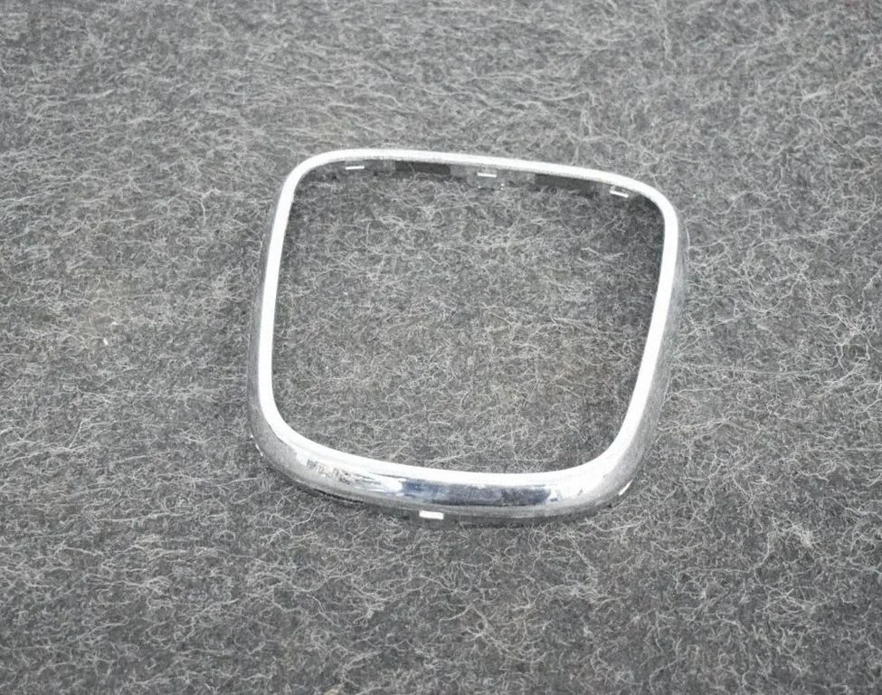 Pavarų perjungimo svirties apdaila (plastikinė)