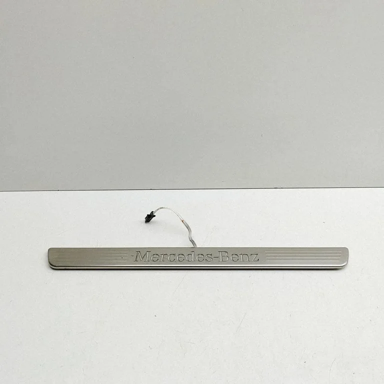 Priekinio slenksčio apdaila (vidinė)