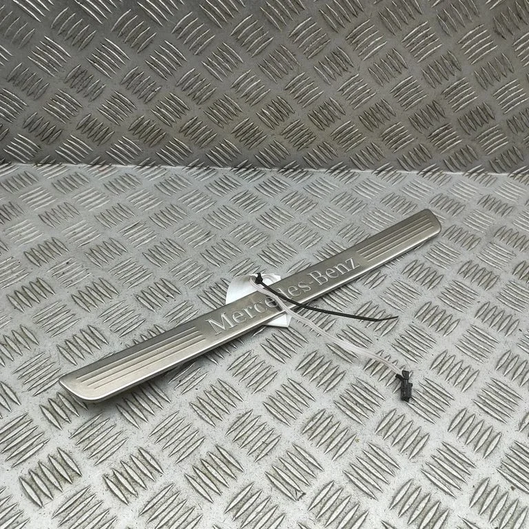Priekinio slenksčio apdaila (vidinė)