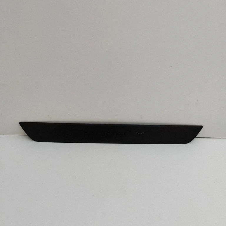 Priekinio slenksčio apdaila (vidinė)