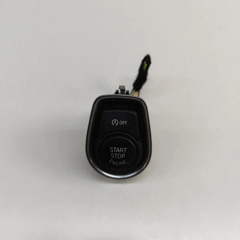 Automobilio užvedimo jungtukas