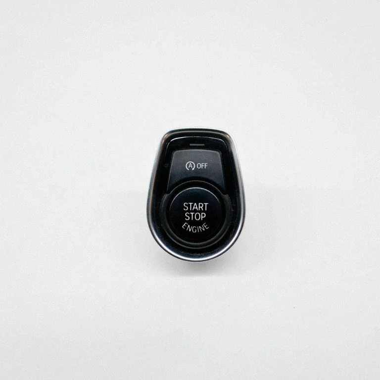 Automobilio užvedimo jungtukas