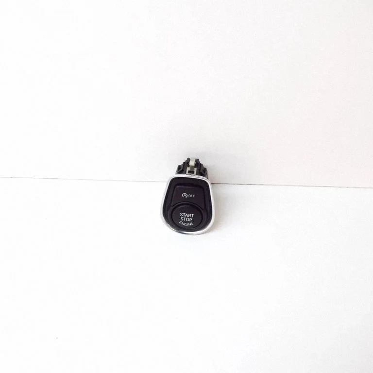 Automobilio užvedimo jungtukas