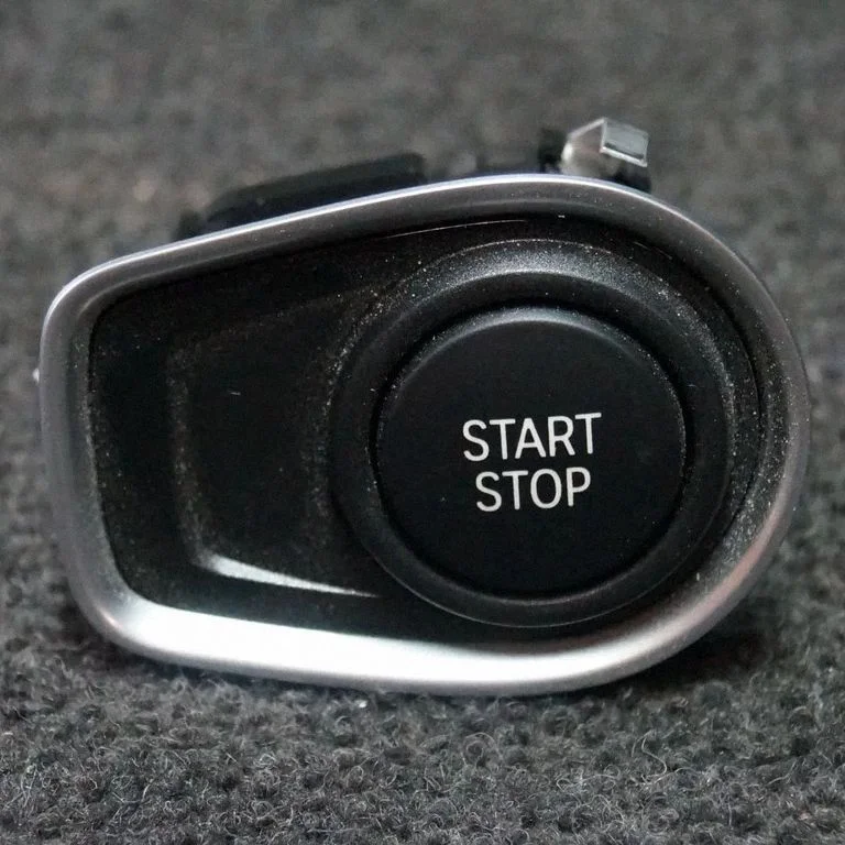 Automobilio užvedimo jungtukas
