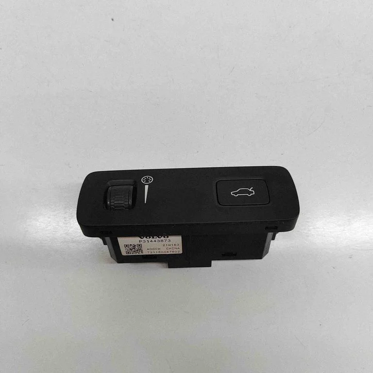 Bagažinės dangčio uždarymo jungtukas