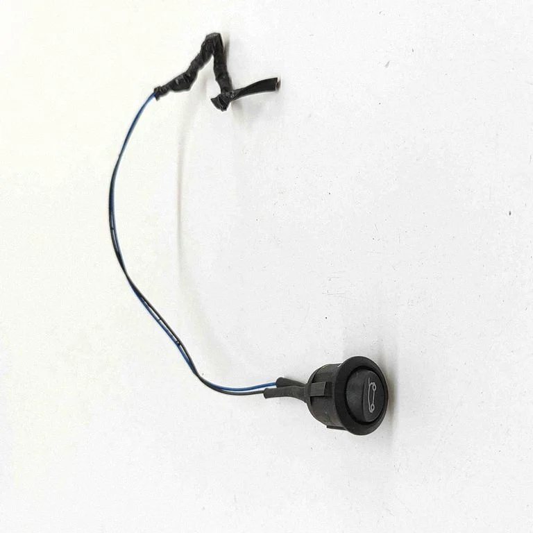 Bagažinės dangčio uždarymo jungtukas