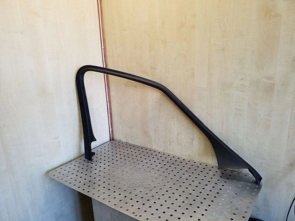 Kita priekinių durų apdailos detalė