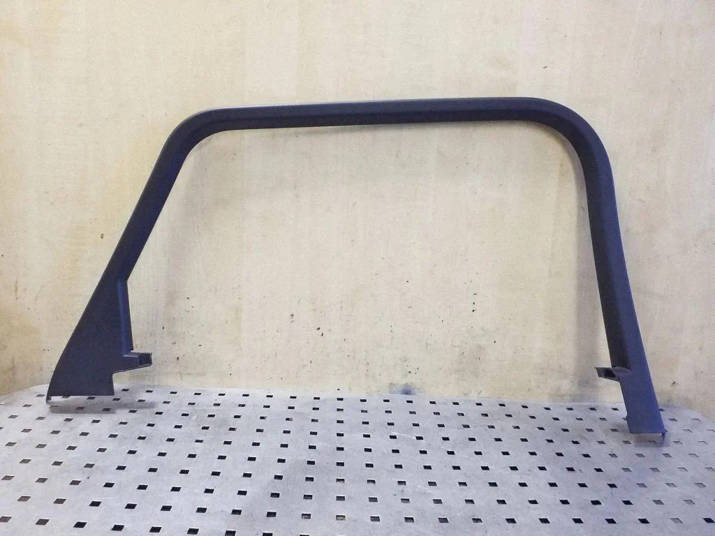 Kita galinių durų apdailos detalė