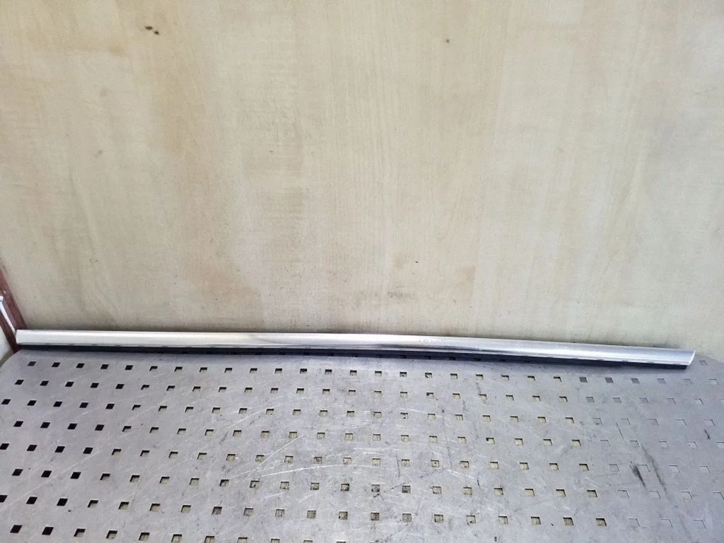 Kita galinių durų apdailos detalė