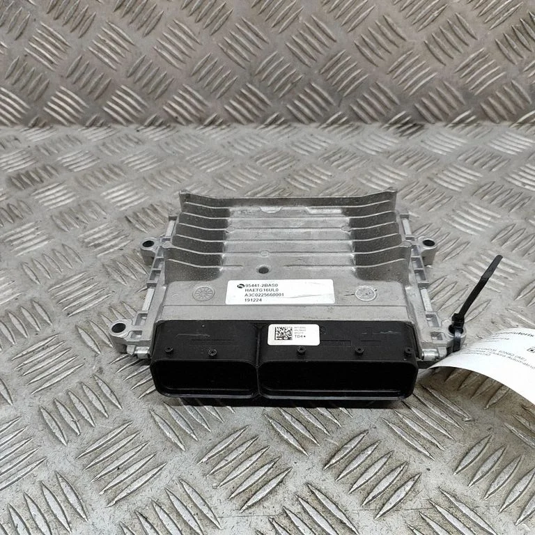 Variklio valdymo blokas