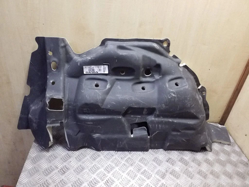 Kita bagažinės apdailos detalė