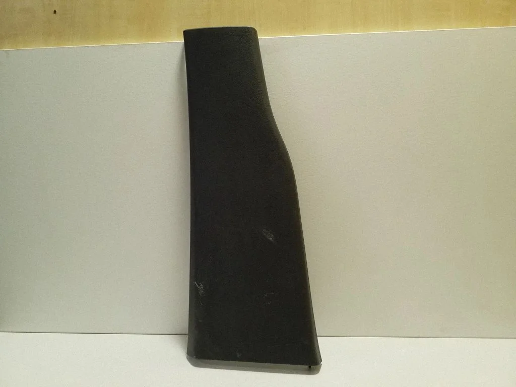 (B) statramsčio apdaila (apatinė)