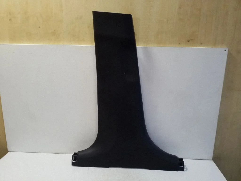 (B) statramsčio apdaila (apatinė)
