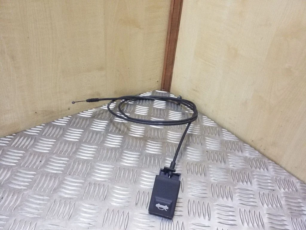 Variklio dangčio (kapoto) rankenėlė
