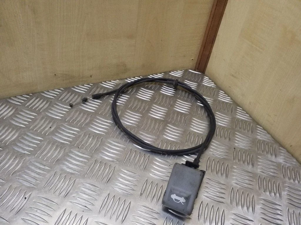 Variklio dangčio (kapoto) rankenėlė