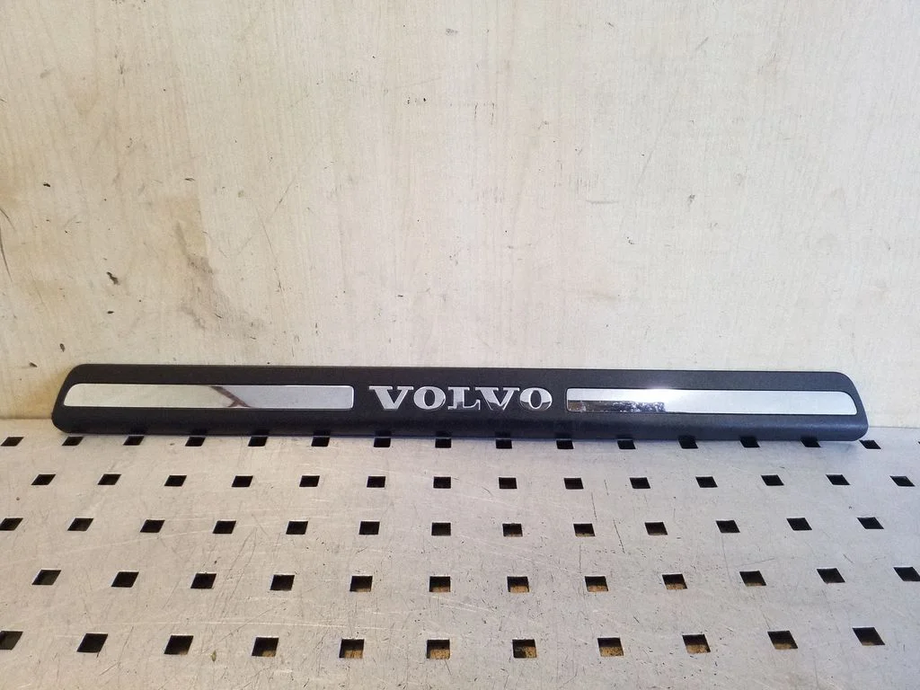 Priekinio slenksčio apdaila (vidinė)
