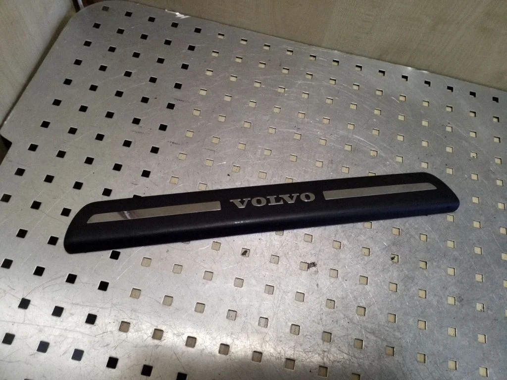 Priekinio slenksčio apdaila (vidinė)