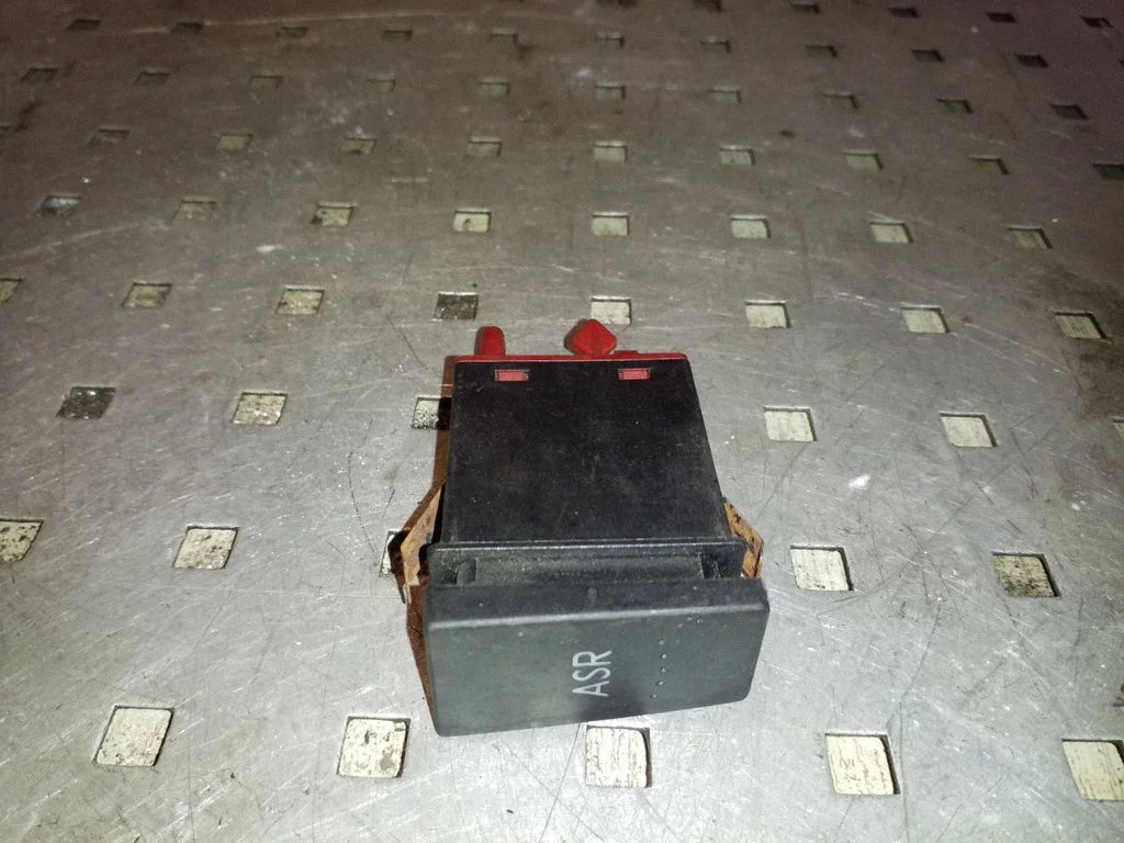 Antipraslidimo/ sukibimo (ASR) jungtukas