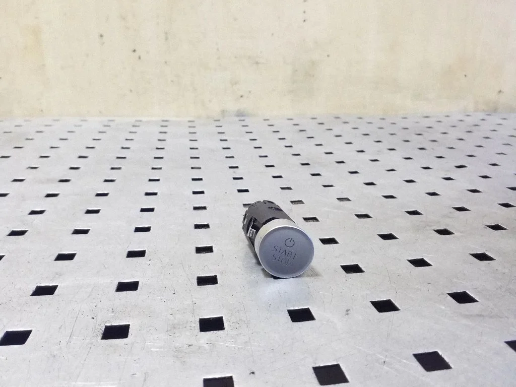 Automobilio užvedimo jungtukas