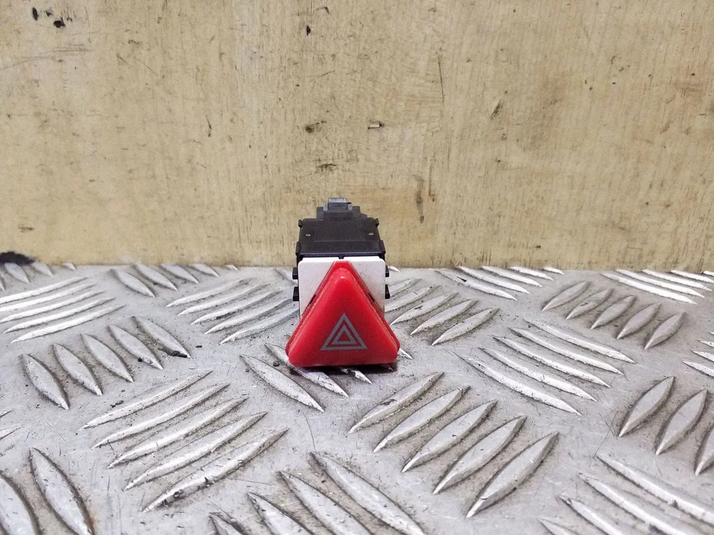 Avarinių žibintų jungtukas
