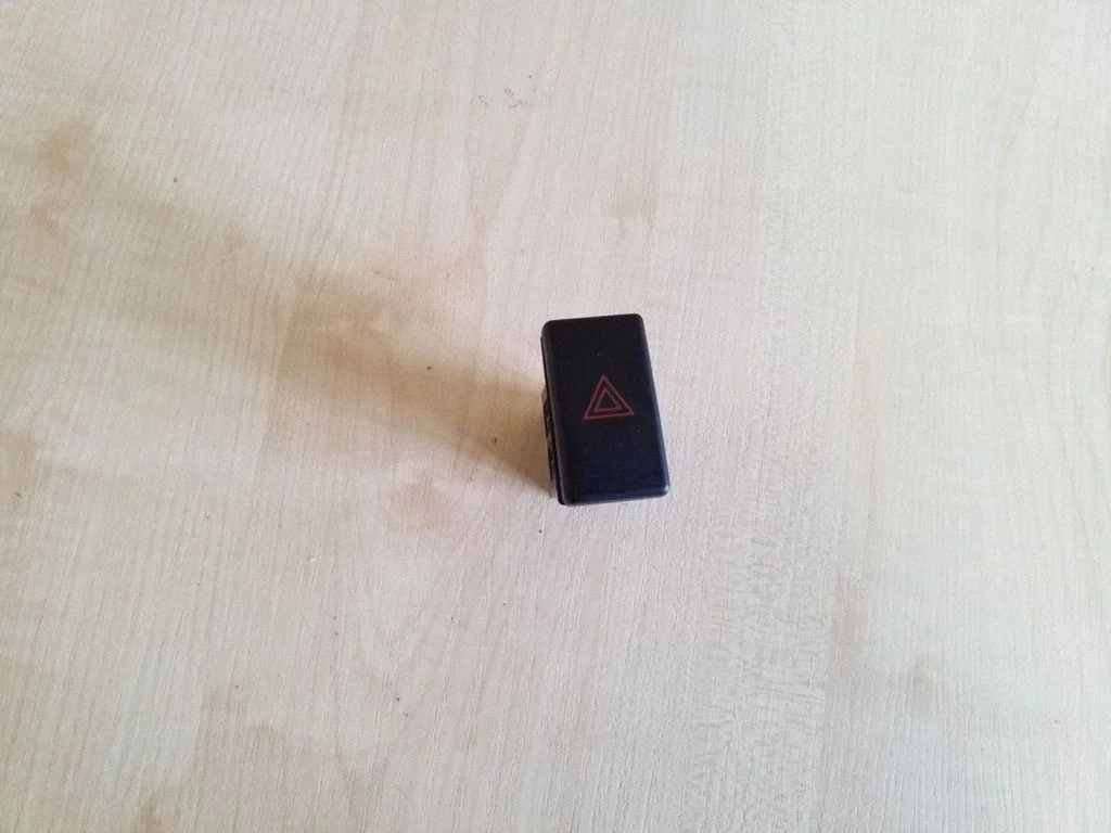Avarinių žibintų jungtukas