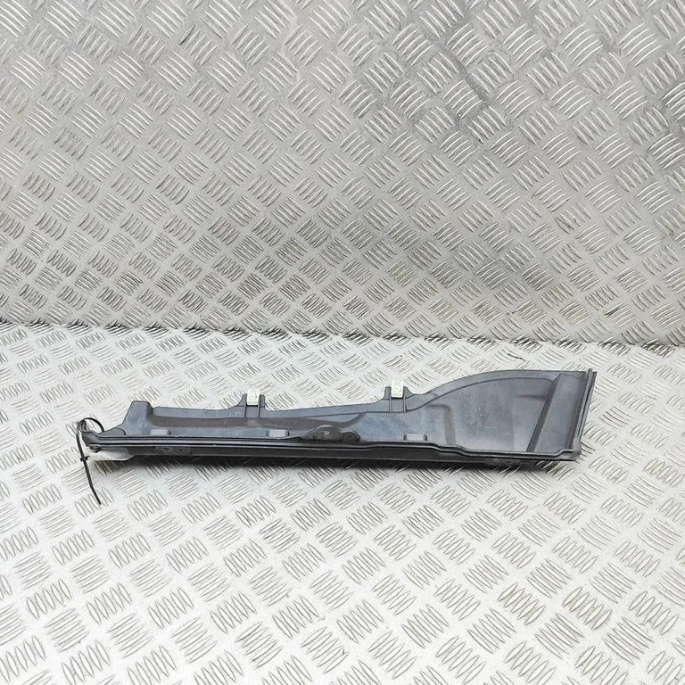 Kita variklio skyriaus detalė