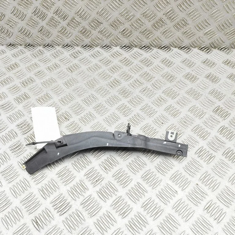 Kita variklio skyriaus detalė