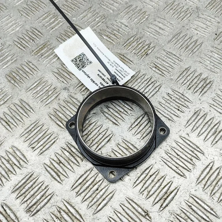 Kita variklio skyriaus detalė